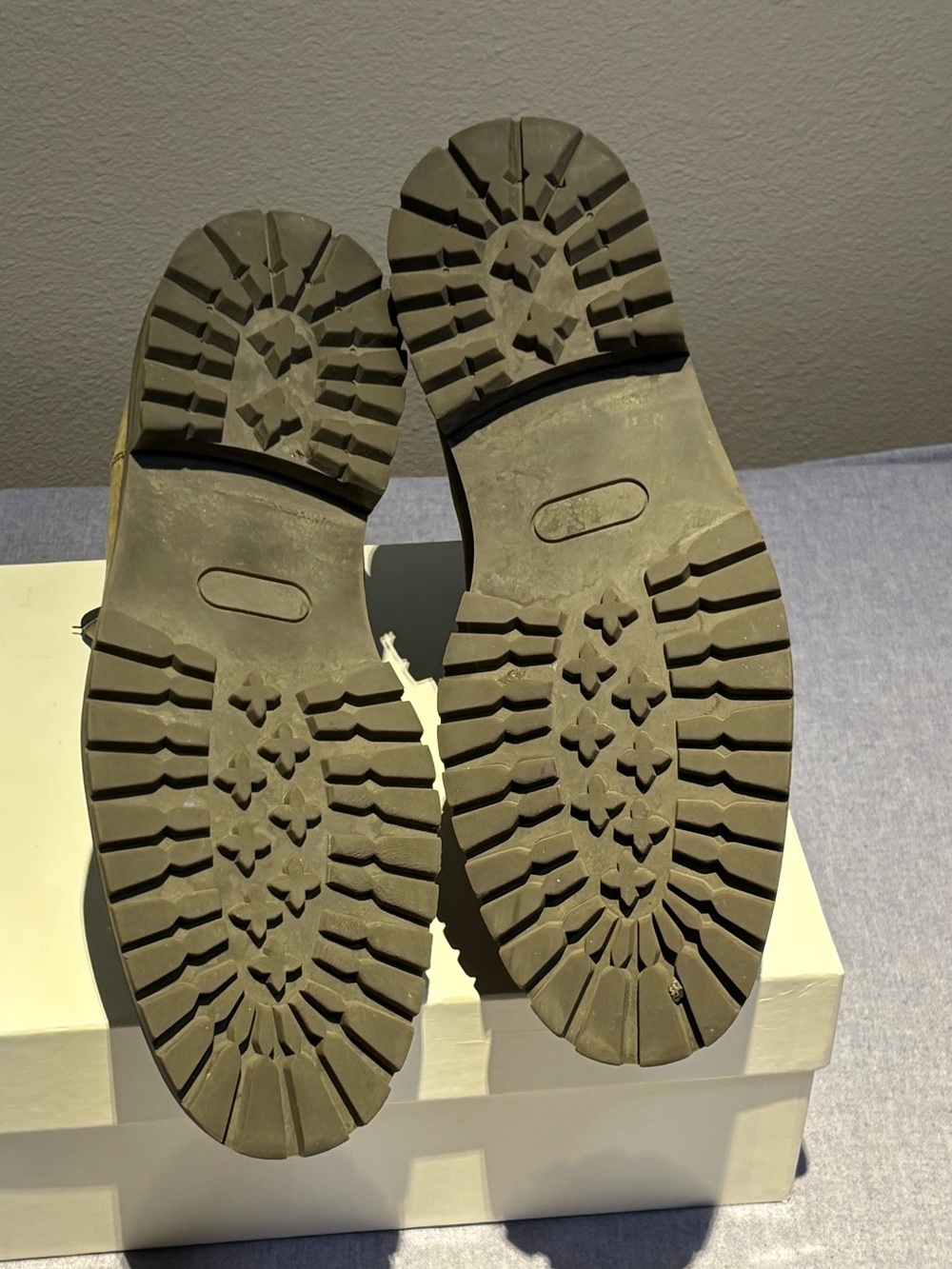 Men's Common Projects Chelsea waxed-suede boots with original packaging - Picture 8 of 8